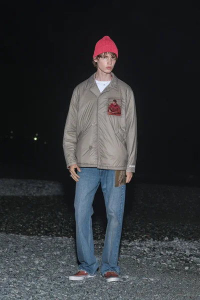 Look 16